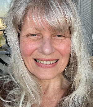 lee-amaya-portrait-ayurveda-lifestyle-practitioner-anamaya